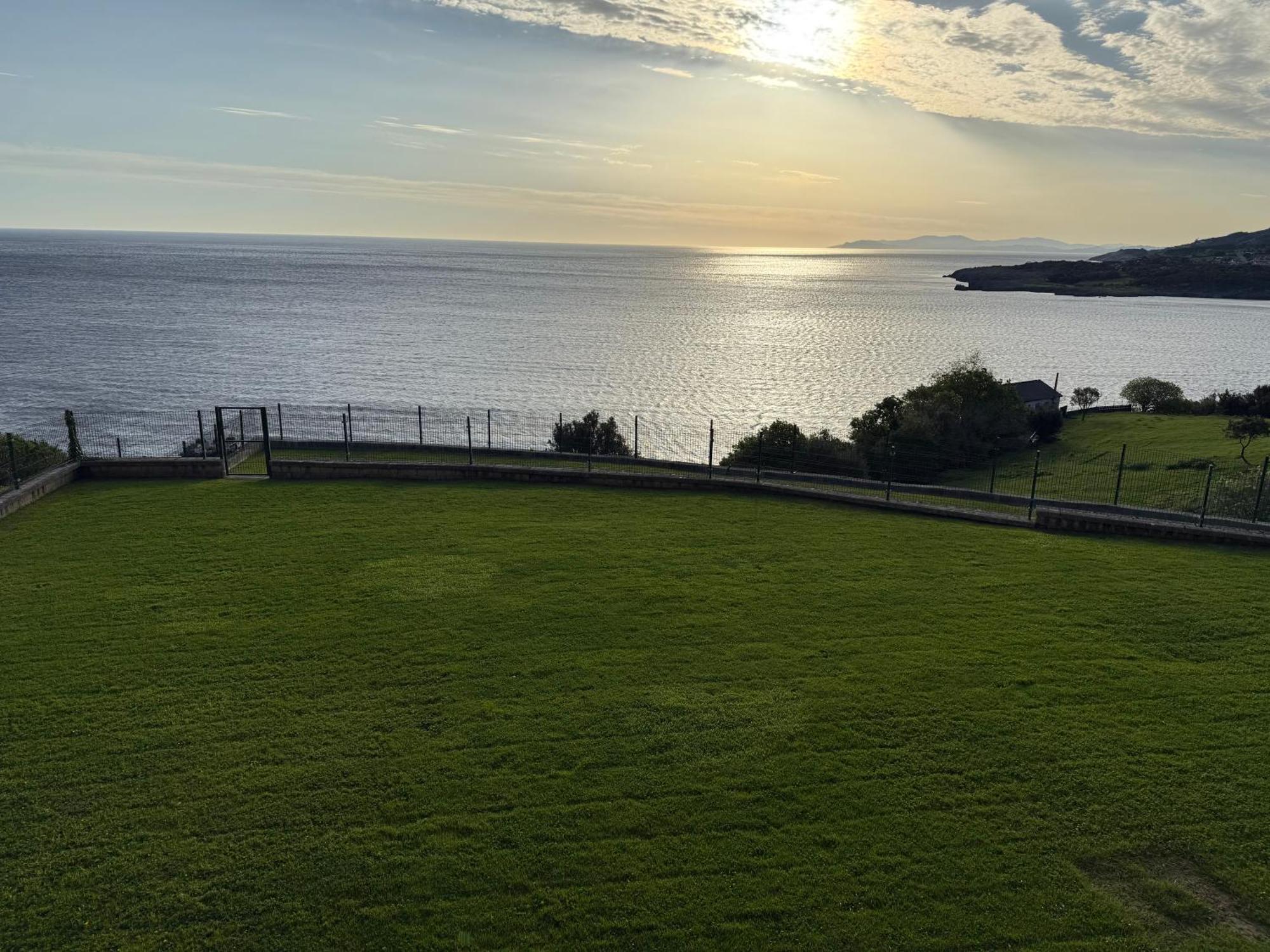 Villa La Ballena De Sonabia Orinon Bagian luar foto